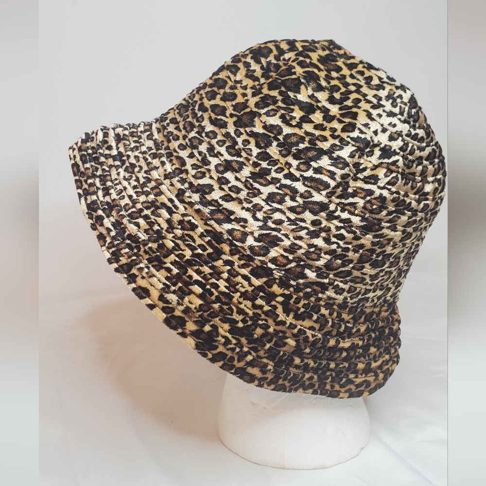 DAVID&YOUNG- women bucket hat- animal print -velvet/velour